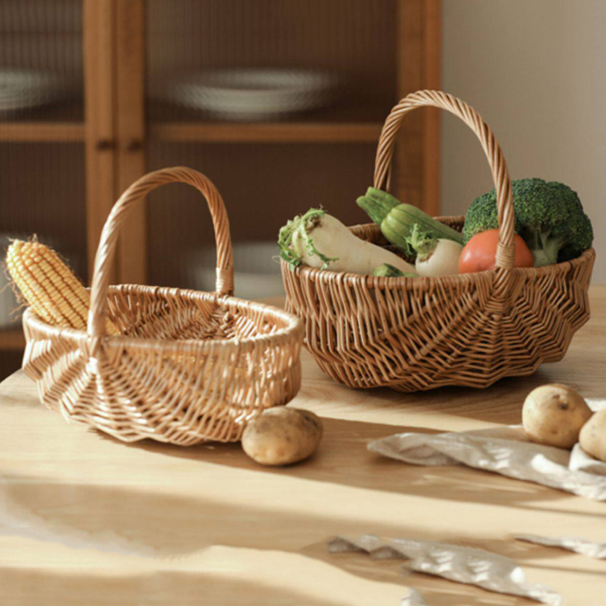 Wicker Picnic Basket with Handle,Willow Flower Girl Basket for Weddings，Garden and Home Decor -Wicker Storage Basket-Natural storage baskets, shopping baskets, picnic baskets, fruit baskets